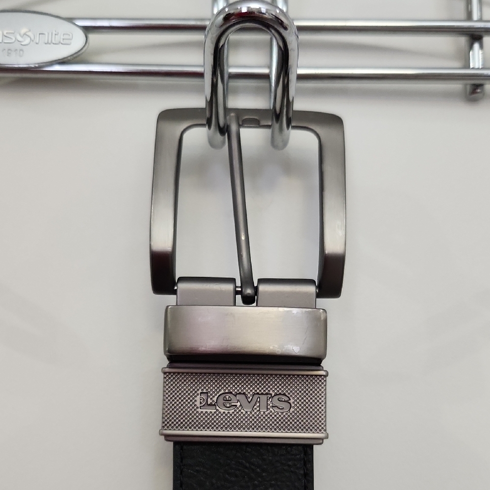 NWOT Size 36 Levi's Black Leather Belt with Silver Buckle